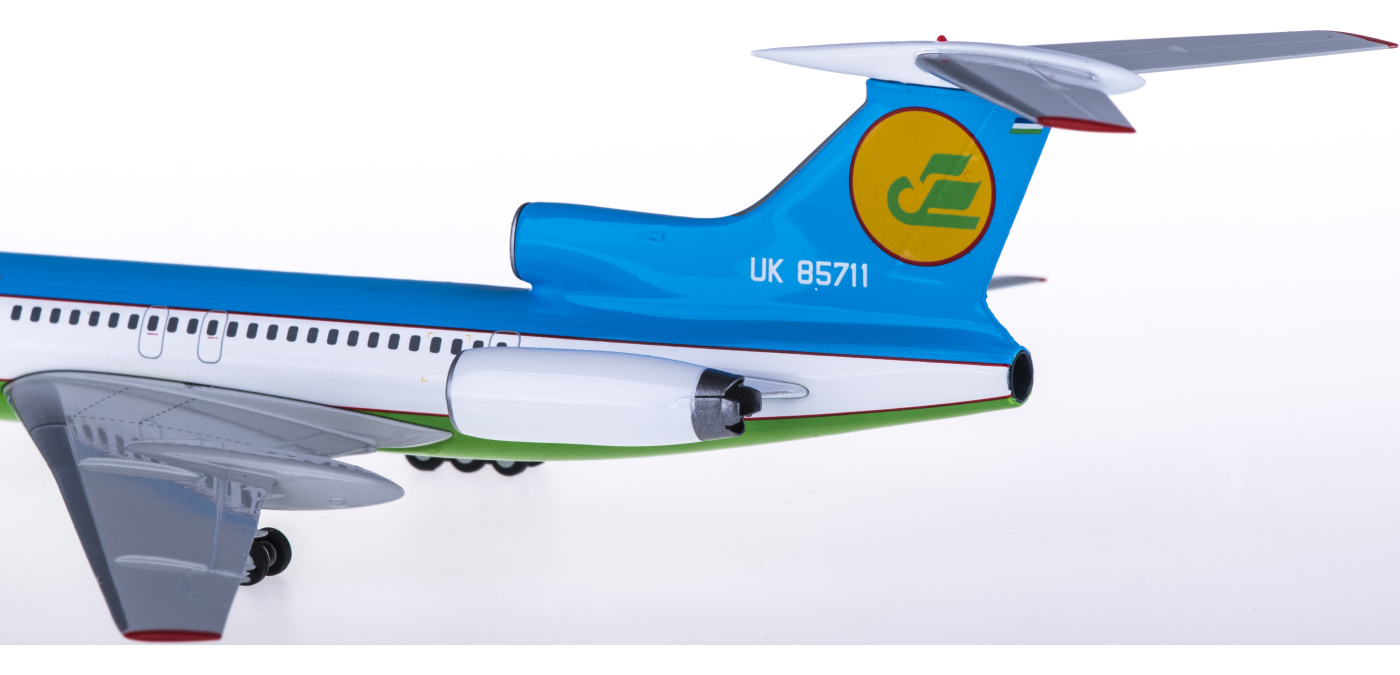 Amazon | Herpa 1/200 完成品 ウズベキスタン UZBEKISTAN