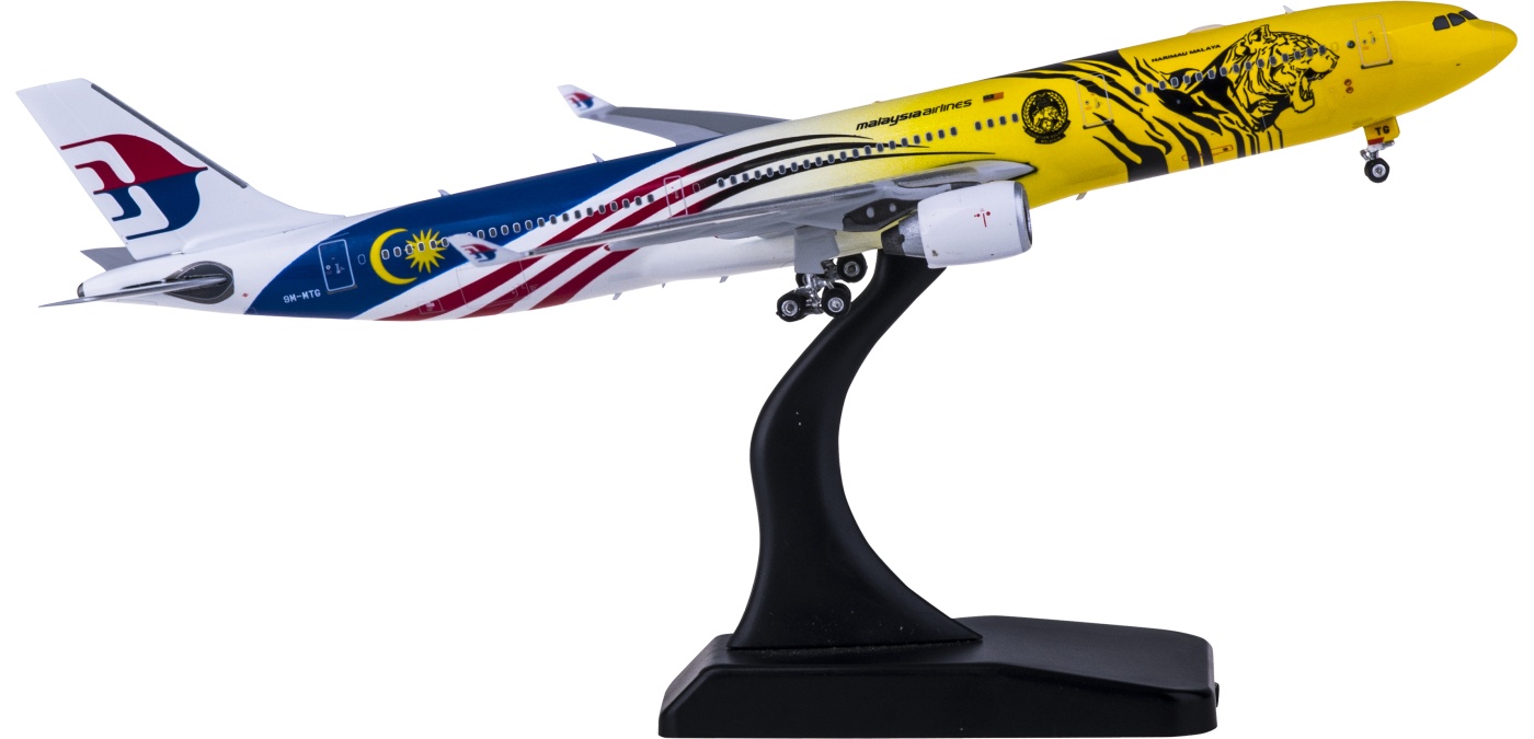 phoenix マレーシア航空　Airbus A330-300 1:400 Amazon.co.jp: フェニックス マレーシア航空 A330-300 1/400