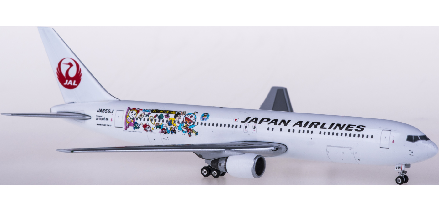 PH04015 Japan Airlines 日本航空Boeing 767-300ER JA656J 机器猫彩绘