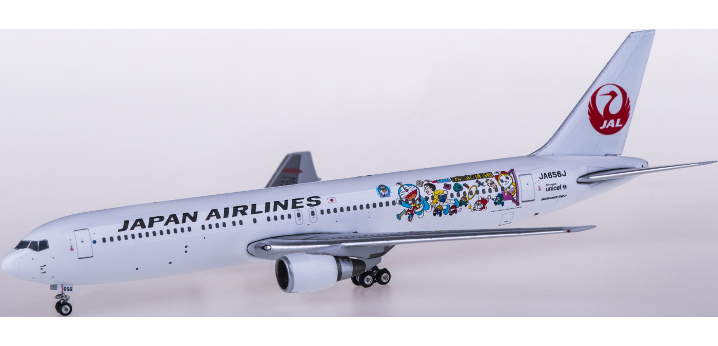 PH04015 Japan Airlines 日本航空Boeing 767-300ER JA656J 机器