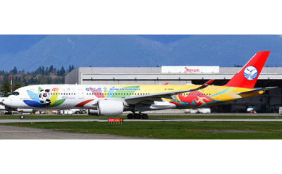 Sichuan Airlines 四川航空 Airbus A350-900XWB B-304U