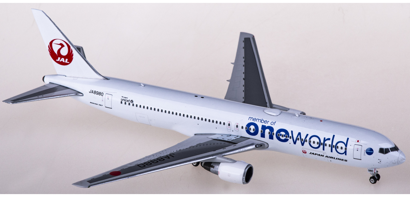 JAL 767-300ER ディズニー 日本航空 Phoenix 1:400 Amazon.com: Phoenix for Japan Airlines B767-300ER JA621J 1
