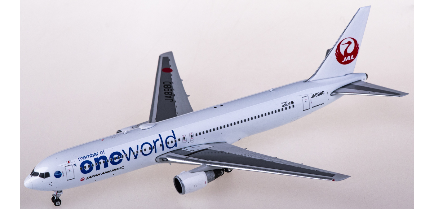 Phoenix B777-300 JAL one world UNICEF-