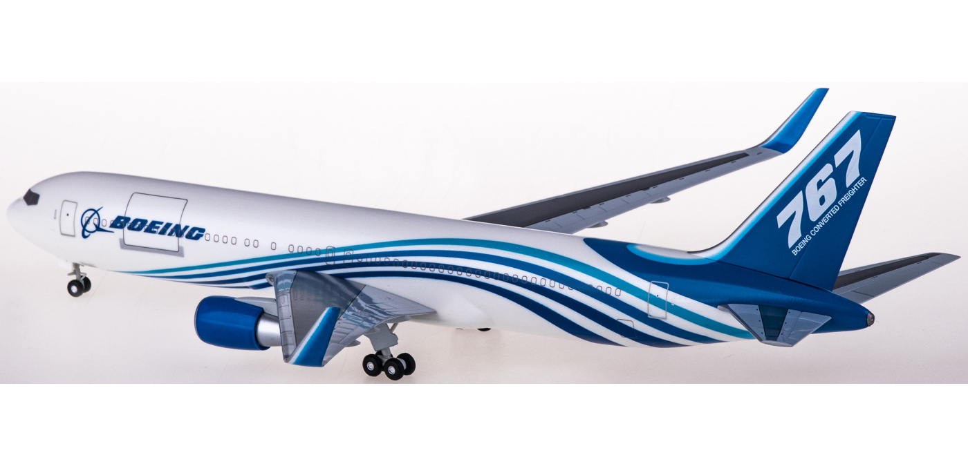 ホーガンウィングス 1/200 B747-8 ハウスカラー Red Tail スタンド