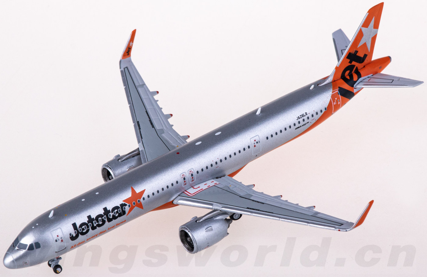 JC Wings 1:400 A321NEO ジェットスター JA26LR s-l1200.jpg