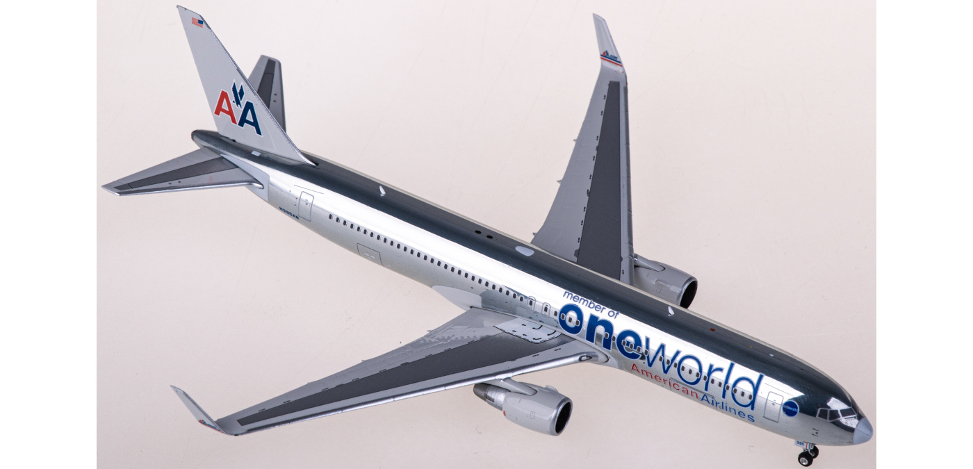 PH04555 American Airlines 美国航空Boeing 767-300ER N395AN