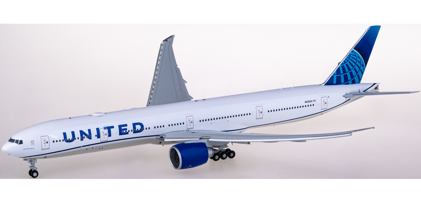 G2UAL1247F United Airlines 美国联合航空Boeing 777-300 N2352U