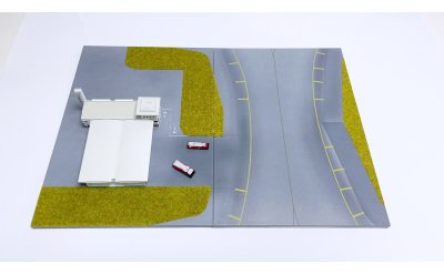 Fantasy Wings 1:400 Airport Fire Station Set