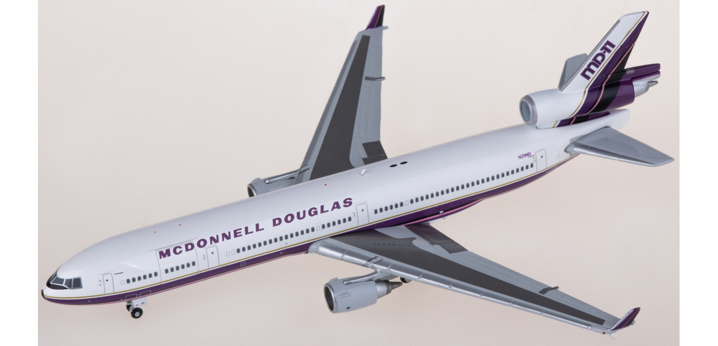1/400 jc wings MD-11 中華航空 www.JetCollector.com: China Airlines MD-11 o/c, w/stand B