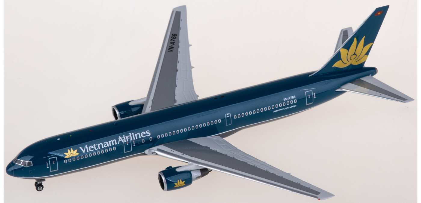PH11900 Vietnam Airlines 越南航空Boeing 767-300ER VN-A766