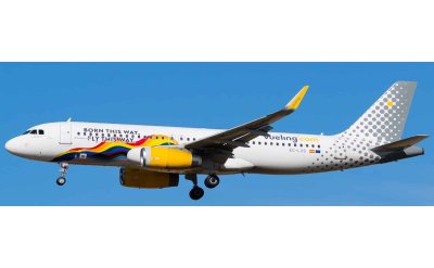 Vueling Airlines 伏林航空 Airbus A320 EC-LVS
