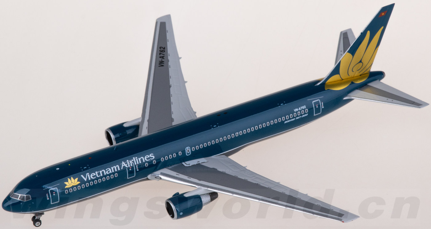 PH11899 Vietnam Airlines 越南航空Boeing 767-300ER VN-A762
