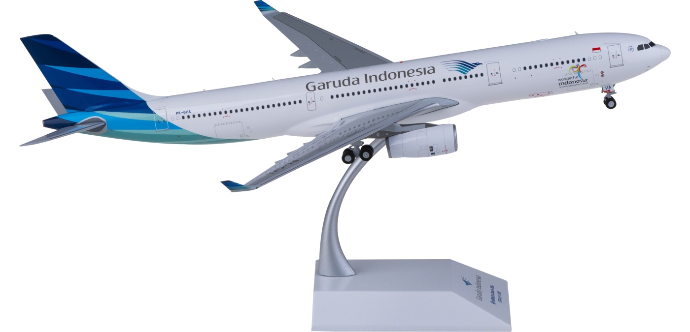 LH2271 Garuda Indonesia Airbus A330-300 PK-GHA JC Wings 1:200