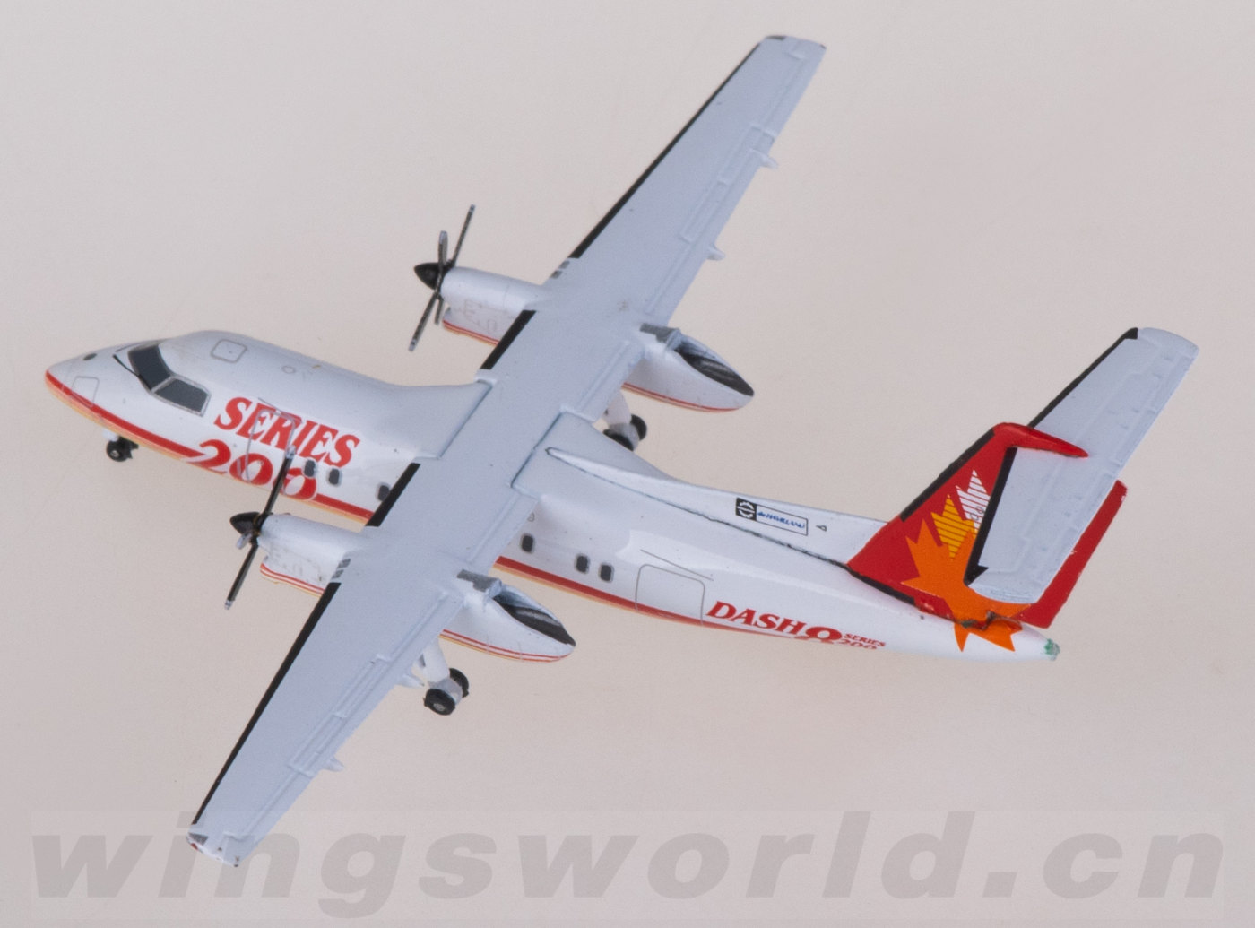 LH4294 De Havilland Canada DHC-8-Q200 C-GGMP JC Wings 1:400