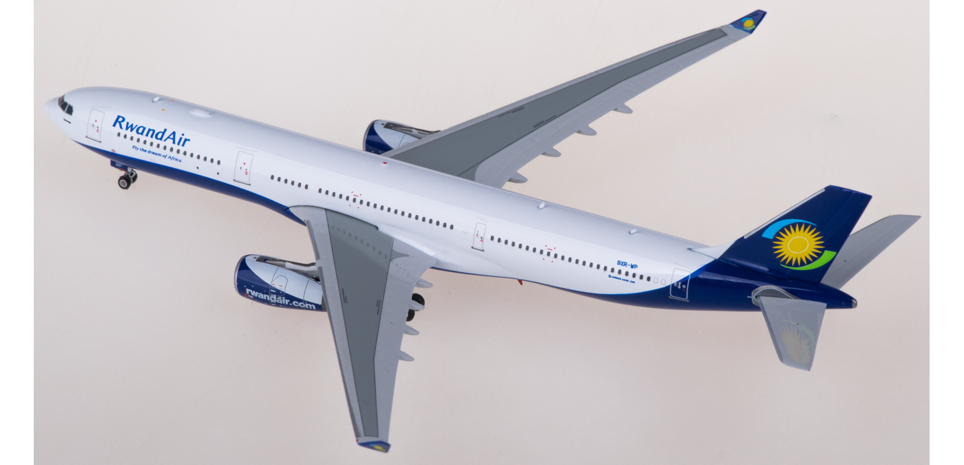 PH11943 RwandAir Airbus Airbus A330-300 9XR-WP Phoenix 1:400