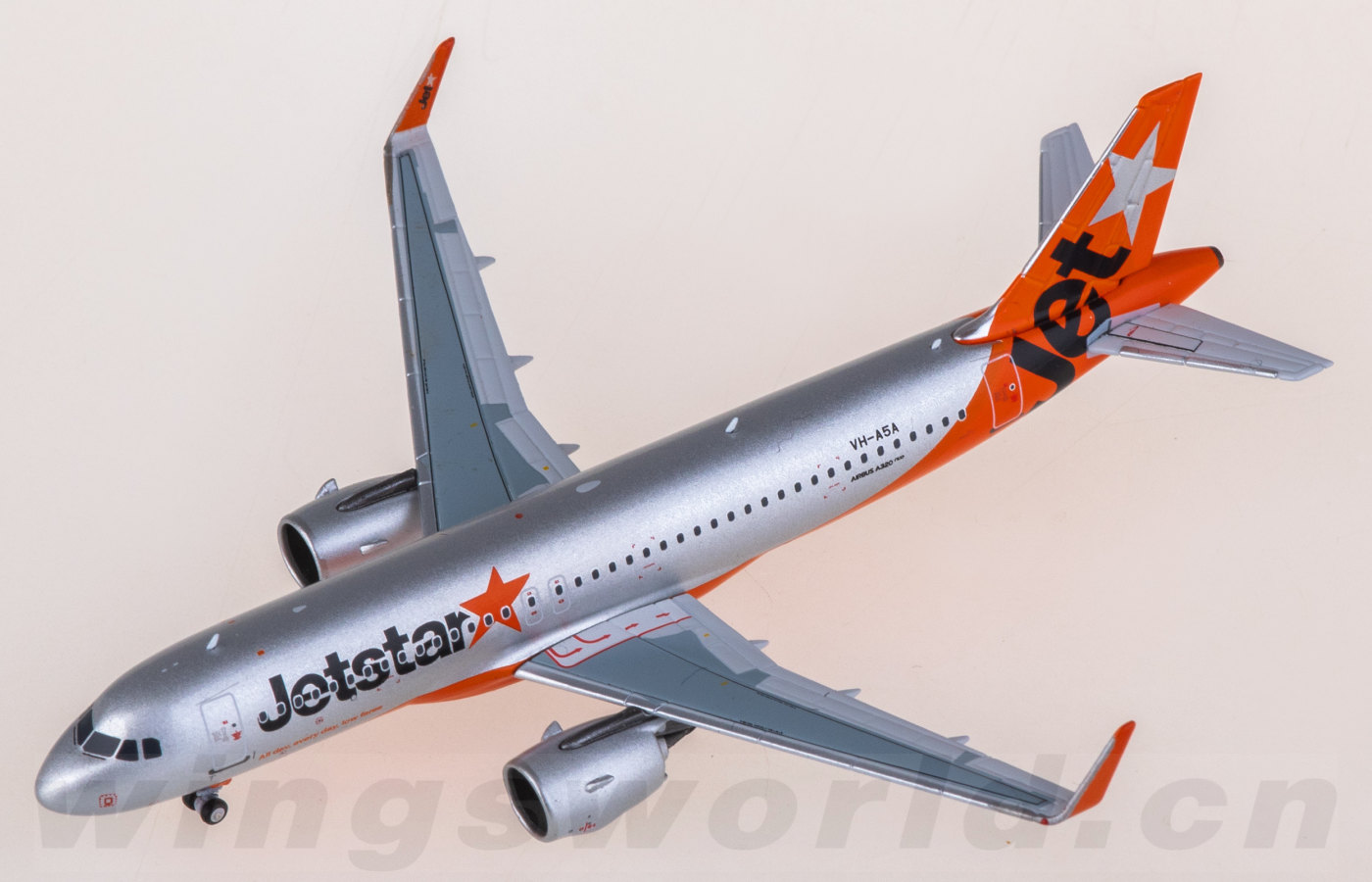 ジェットスター航空 A320neo VH-A5A 1/400 お取り寄せ商品】 1/400 A320neo ジェットスター「First A320n