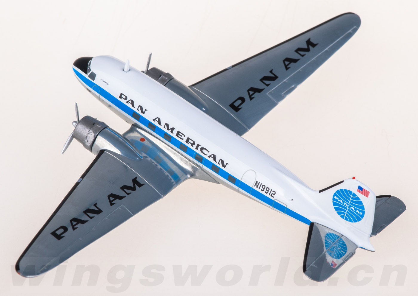 573382 Pan Am Douglas DC-3 N19912 Herpa 1:200 -飞机模型世界