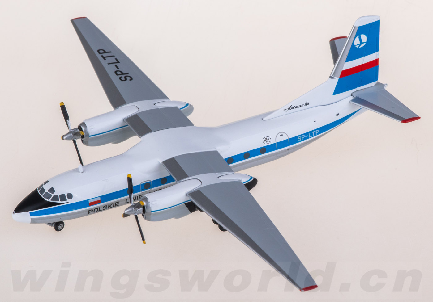 572996 LOT 波兰航空Antonov AN-24B SP-LTP Herpa 1:200 -飞机