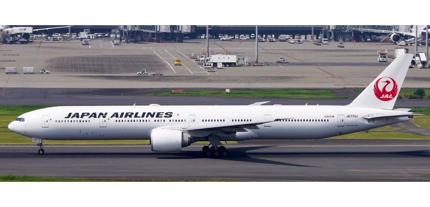 全日空商事 777-300ER JA731A 1/400 hqdefault.jpg