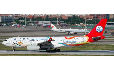 Sichuan Airlines 四川航空 Airbus A330-200 B-8468