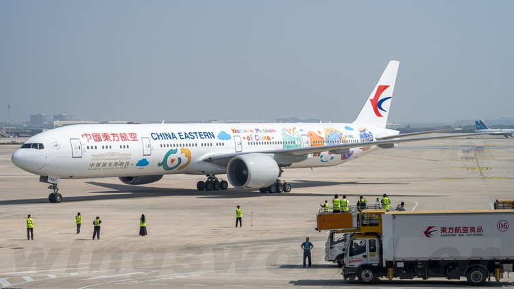 PH12049 China Eastern 中国东方航空Boeing 777-300ER B-7882 Phoenix