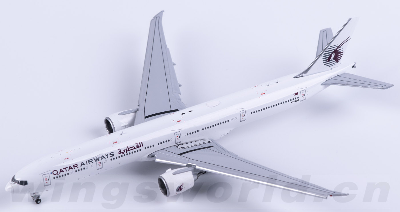 XX40679A Qatar Airways Boeing 777-300ER A7-BOC Flaps Down JC Wings