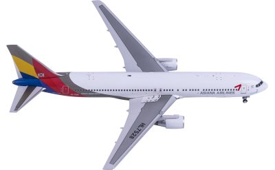 C Model 1:400 Asiana Boeing 767-300 HL7528