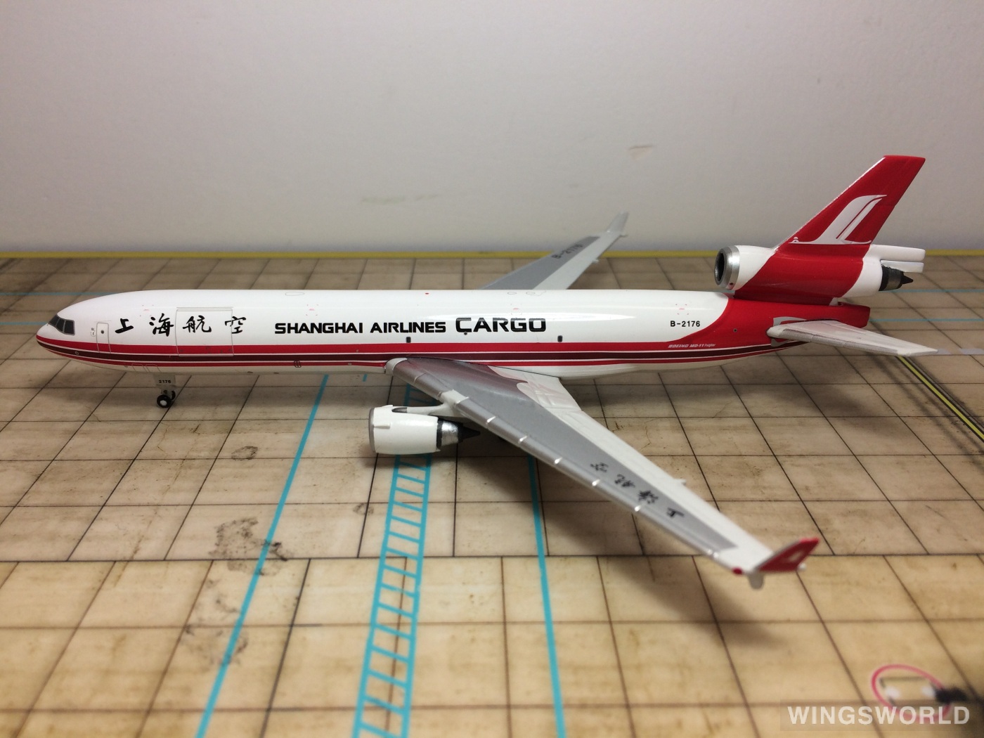 Geminijets 1:400 GJCSH749 Shanghai Airlines 上海航空 McDonnell Douglas MD-11 B-2176