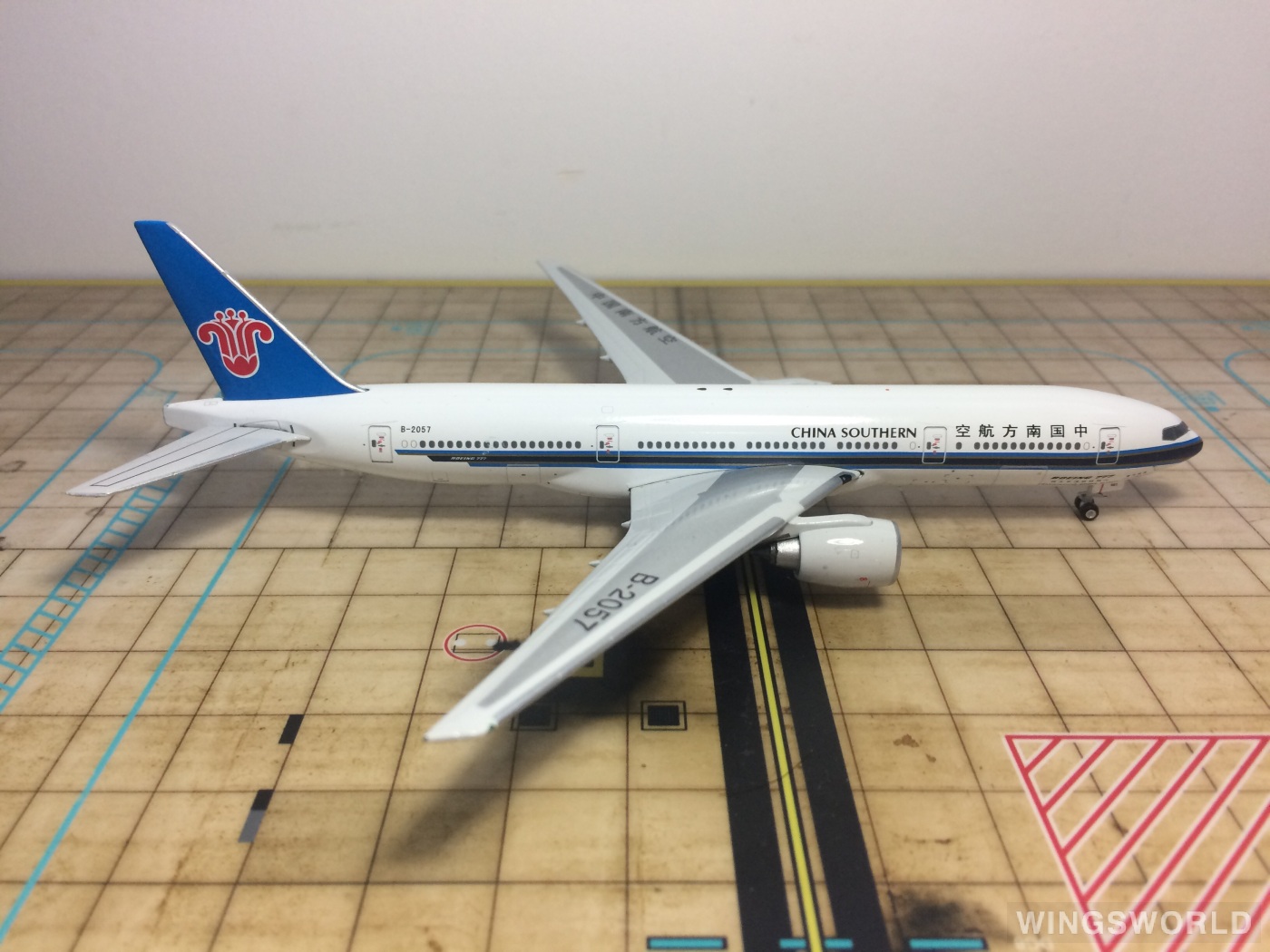 Phoenix 1:400 PH10222 China Southern 中国南方航空 Boeing 777-200 B-2057