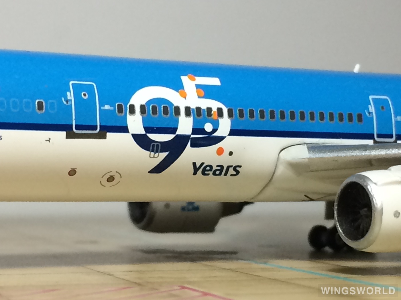 Phoenix 1:400 PH11039 KLM 荷兰皇家航空 McDonnell Douglas MD-11 PH-KCE