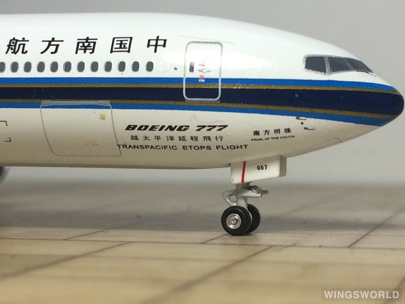 Phoenix 1:400 PH10222 China Southern 中国南方航空 Boeing 777-200 B-2057