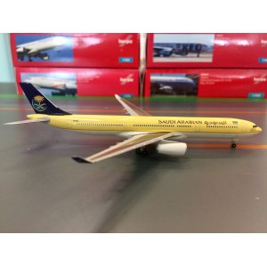 Saudia 沙特阿拉伯航空 Airbus A330-300 HZ-AQA  523721 Herpa 1:500
