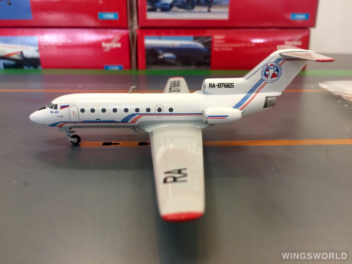 Herpa 1:200 558235 Vologda Air Company Yakovlev Yak-40 RA-87665
