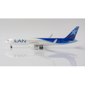 LAN Airlines 智利航空 Boeing 767-300 CC-CWG 2004s colors. With rolling gears. PH10397 Phoenix 1:400