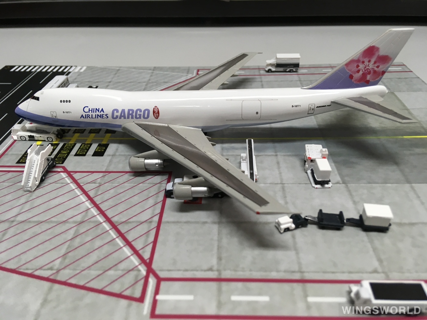 Dragon Models 1:400 55238 China Airlines 中华航空 Boeing 747-200 B-18771