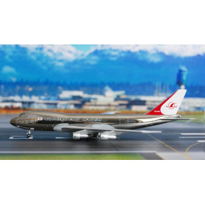 Korean Air 大韩航空 Boeing 747-200 HL7451 1980s colors. Chrome fuselage. 
