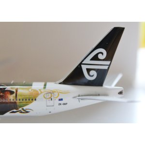 Air New Zealand 新西兰航空 Boeing 777-300 ZK-OKP 新西兰航空霍比特人系列彩绘 PH10722 Phoenix 1:400