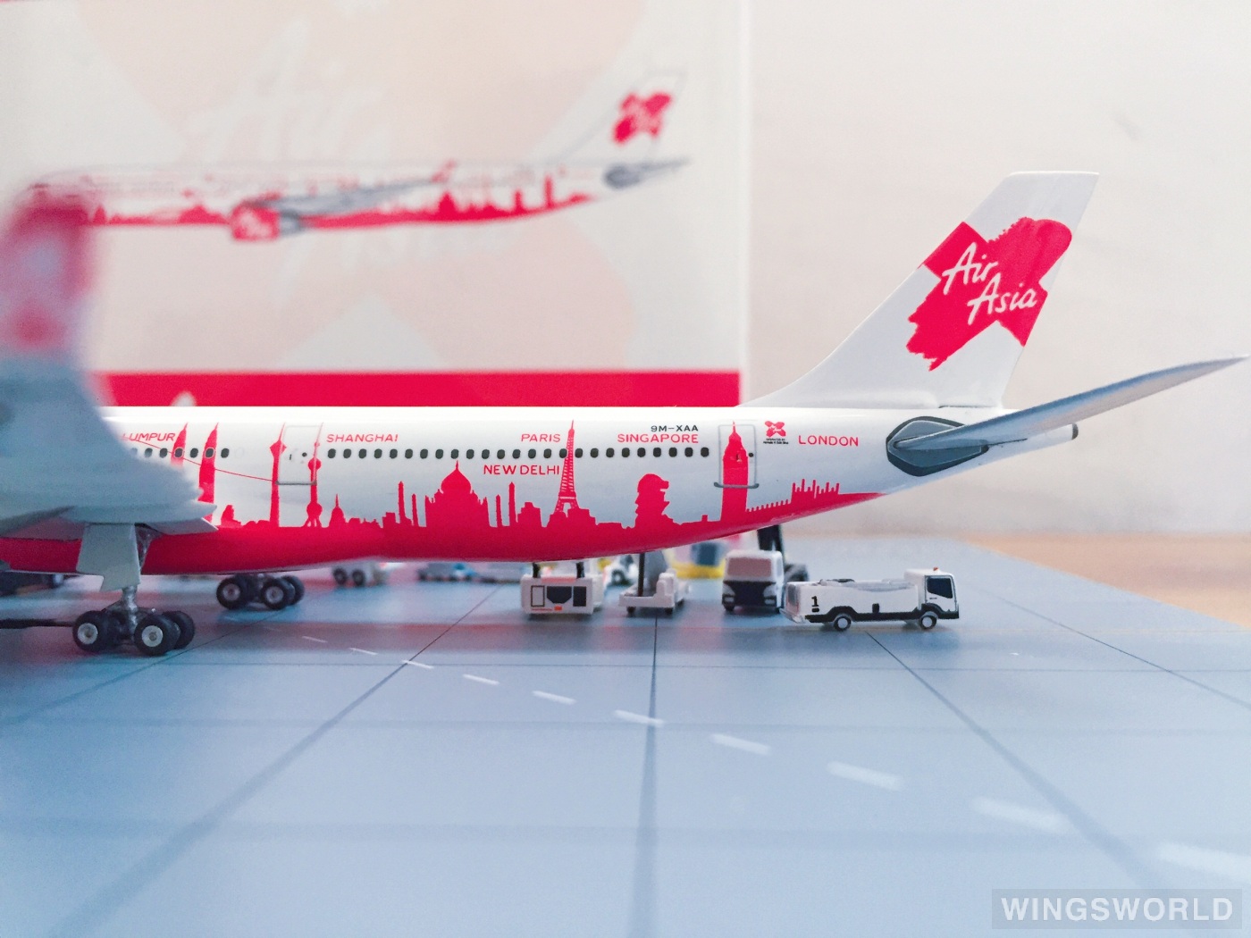 Phoenix 1:400 PH10474 AirAsia 亚洲航空 Airbus A330-300 9M-XAA