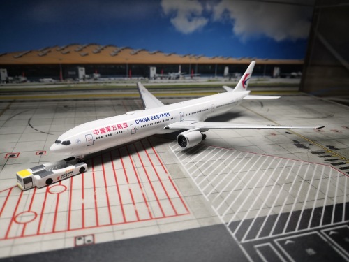 Phoenix 1/400 中国東方航空 B777-300ER Amazon.com: Phoenix China Airlines for Boeing 777-300ER B