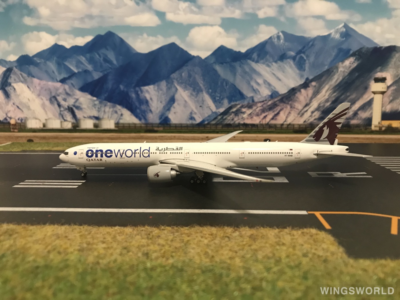 Phoenix 1:400 PH11475 Qatar 卡塔尔航空 Boeing 777-300ER A7-BAB