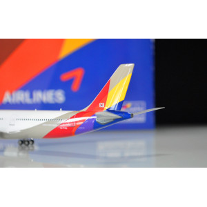 Asiana 韩亚航空 Airbus A330-300 HL7793 2005s colors. With rolling gears. PH11106 Phoenix 1:400
