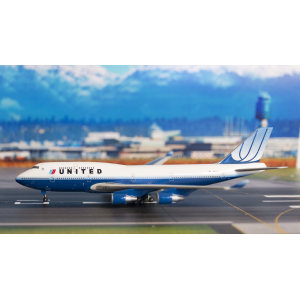United Airlines 美国联合航空 Boeing 747-400 N196UA 2004s colors. 55802 Dragon Models 1:400