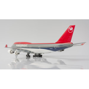 Northwest Airlines 美国西北航空 Boeing 747-400 N670US 1990s colors. 