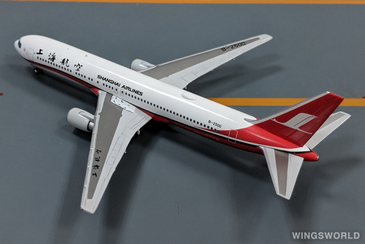JC Wings 1:400 JCSALSET Shanghai Airlines 上海航空 Boeing 767-300 B-2500