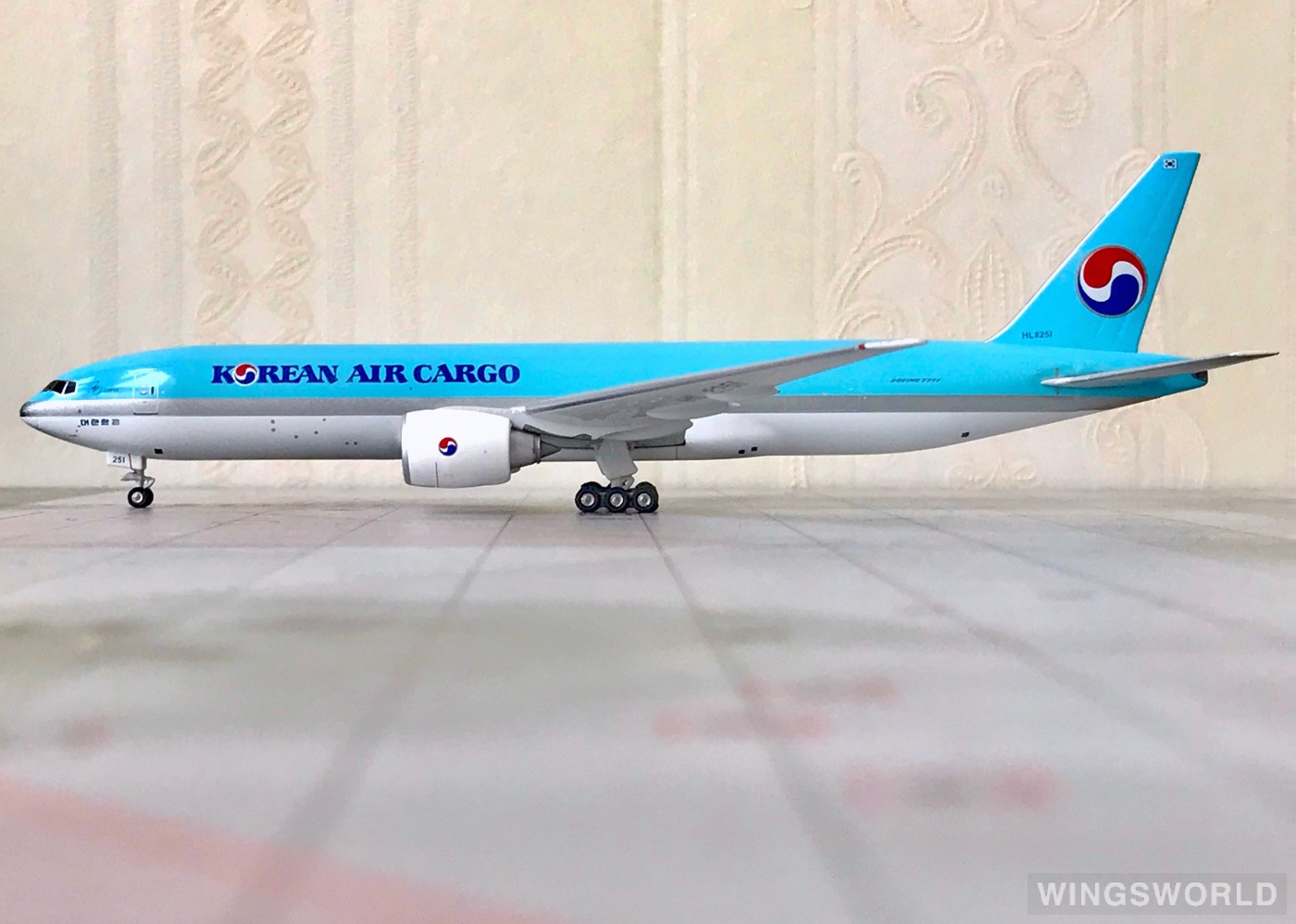 Phoenix 1:400 PH04001 Korean Air 大韩航空 Boeing 777F HL8251