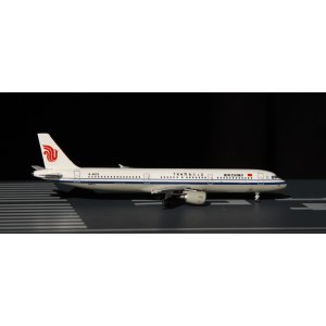 Air China 中国国际航空 Airbus A321 B-6633 1990s colors. With rolling gears. ACB6633 AeroClassics 1:400