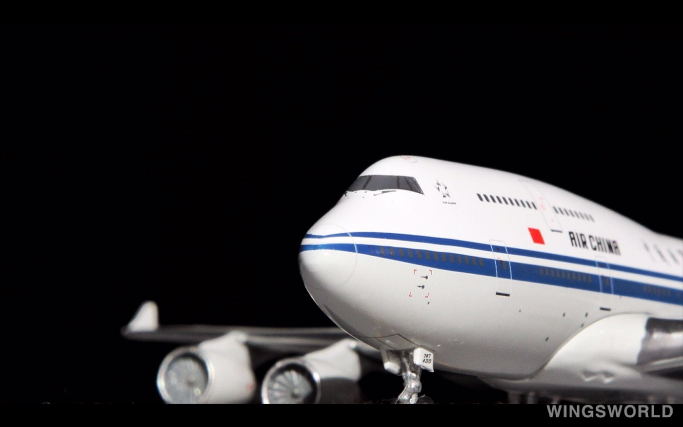 Apollo 1:400 A13113 Air China 中国国际航空 Boeing 747-400 B-2443