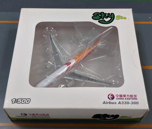China Eastern 中国东方航空 Airbus A330-300 B-6126 人民网 0744CE SKY500 1:500
