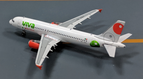 VivaAerobus Airbus A320 VA-VAZ  PH11421 Phoenix 1:400