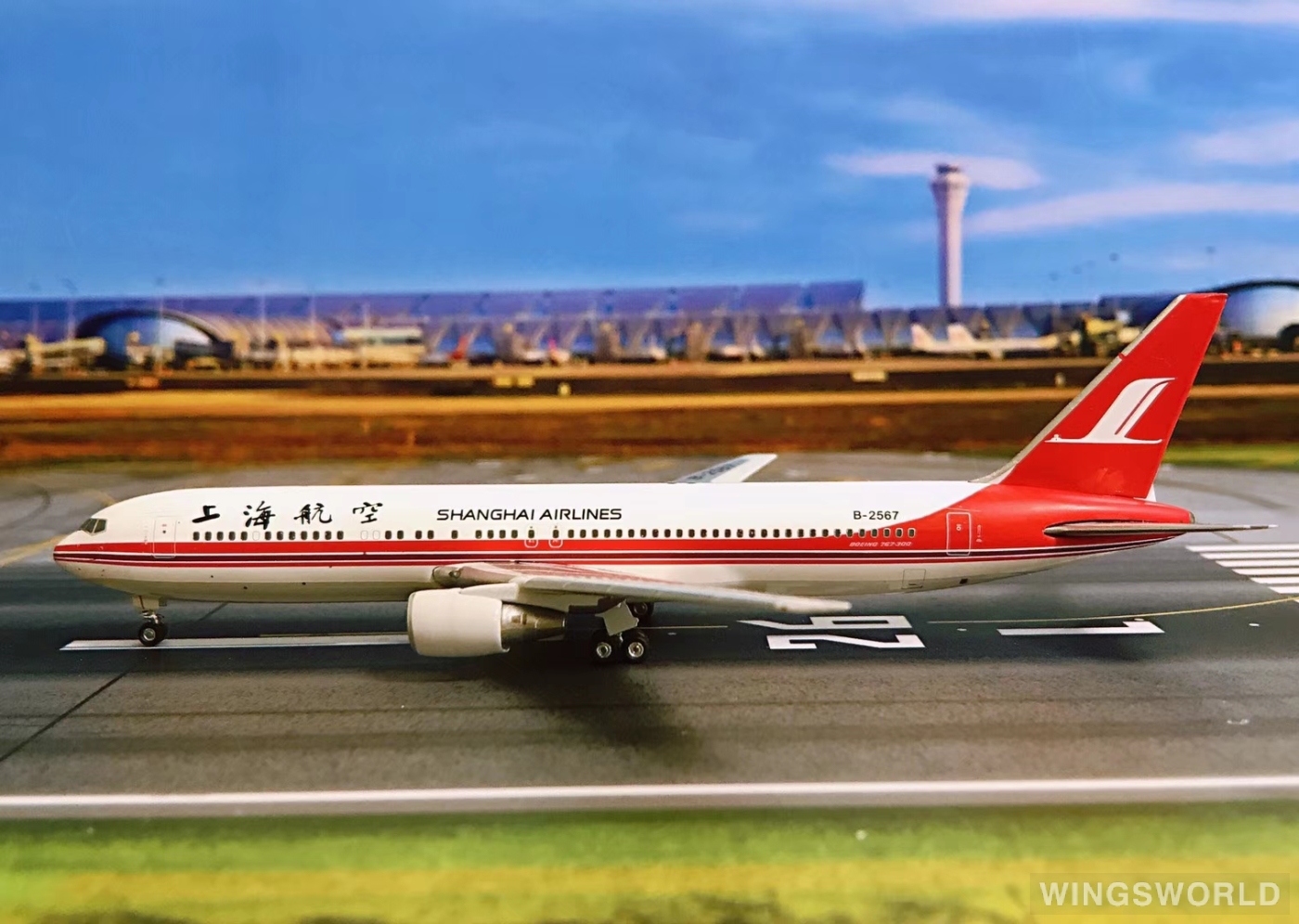 Phoenix 1:400 PH10508 Shanghai Airlines 上海航空 Boeing 767-300 B-2567